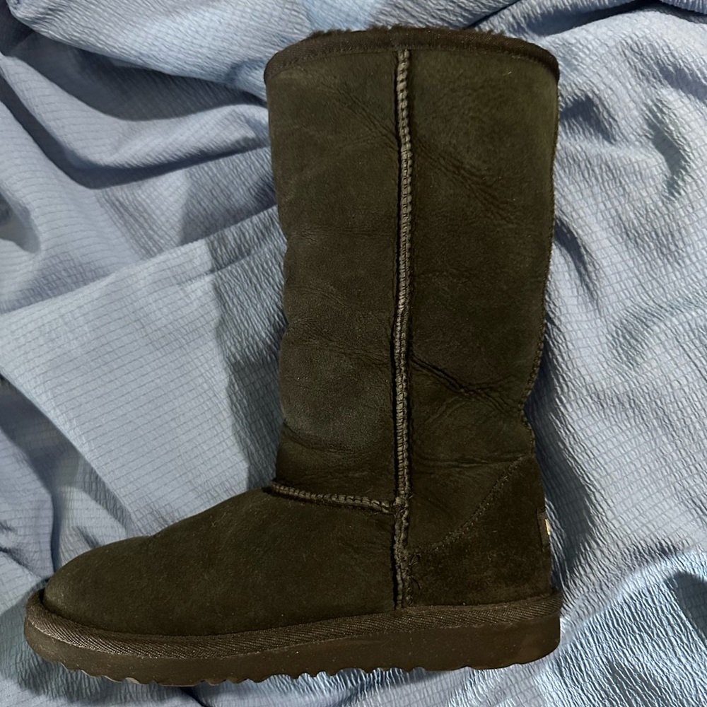 Used tall Uggs big kids size 4